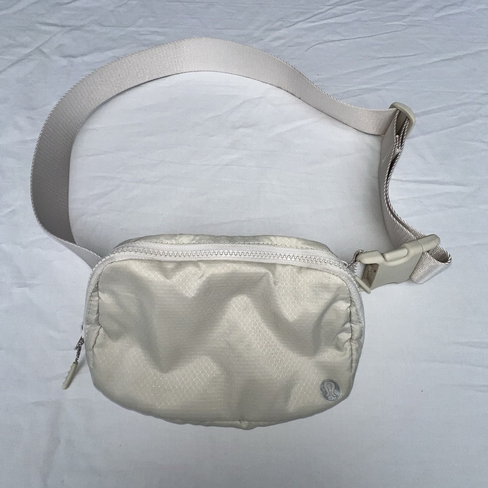 Lululemon Everywhere Belt Bag Ivory Cream Unisex Fanny Pack Crossbody Waist Bag